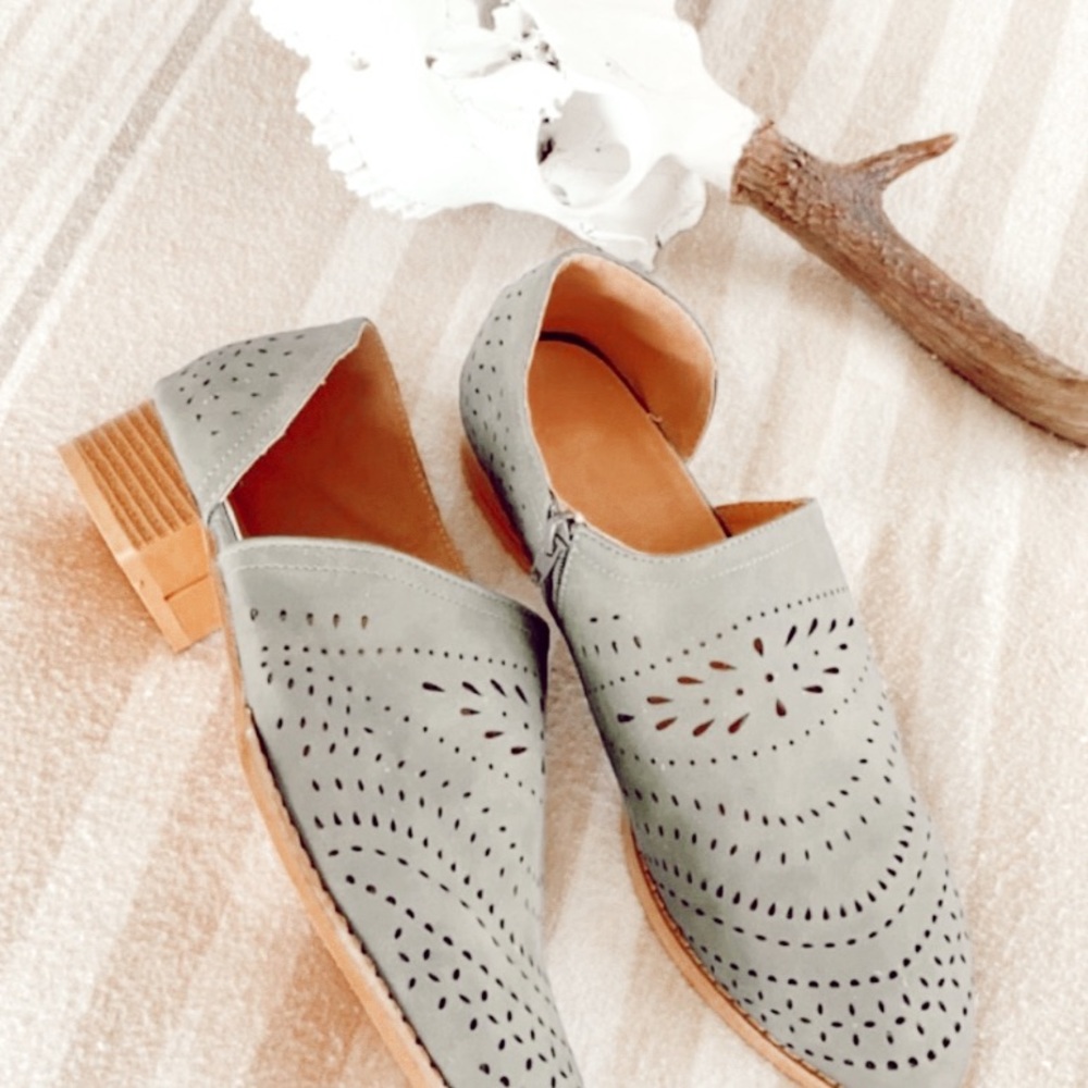 cute green lace cut out flats ☆